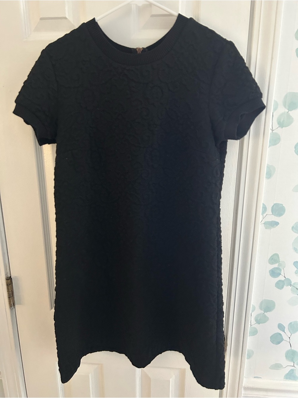 Zara Black Short-Sleeve Textured Shift Dress with Crew Neck